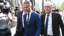 Райън Гигс отново е във футбола