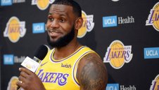 ЛеБрон: Трябва да изминем дълъг път, докато настигнем Уориърс