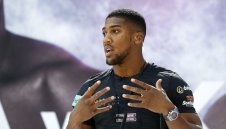 Хърн призна, че урежда по-слаби съперници на Джошуа