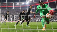 Уест Хям задържа играч на ПСЖ