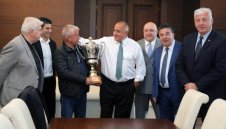 Локо (Пловдив) си върна паметен трофей, благодари на премиера