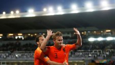 Де Лихт: Може би не е време да отида в Барса, не играя за пари