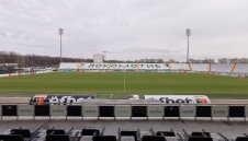 Светлина в тунела или необмислен риск? Първи отбор у нас започна тренировки