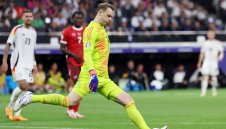 Нойер влезе в историята на европейските първенства