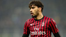 Милан пласира Пакета в Лига 1
