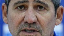 Николай Костов тегли здраво конско в Левски