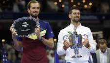 Медведев към Джокович: Човече, кога смяташ да намалиш темпото?