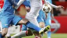 Бербатов се контузи, но Монако се изстреля на върха