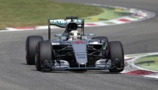 Люис недостижим в квалификацията на „Монца”