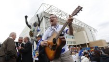 Лийдс откупи стадиона си за 20 000 000 лири