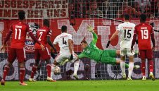 Байерн се класира, но Нойер иска пак да напердаши Барса