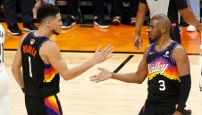 Финикс съсипа Милуоки с тройки и дръпна с 2-0