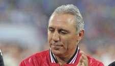 Камата дава „Златната топка“ на феновете в 5 родни града