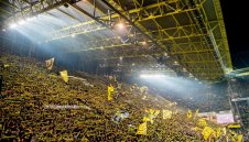 ГФС удря Борусия Дортмунд през кръста