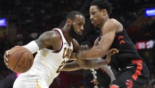 ЛеБрон отново наказа Торонто