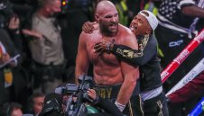 Бие лошо и пее сладко: Тайсън Фюри хвана микрофона + ВИДЕО и СНИМКИ