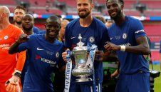 ПСЖ се прицели в Канте, Челси иска 90 млн. паунда за него