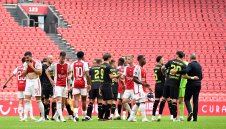Фейенорд тресна с 4:0 Аякс след доиграването на прекратеното дерби