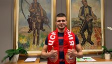 ОФИЦИАЛНО: Проблемен защитник преподписа с ЦСКА