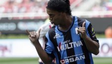 Англичани искат Роналдиньо