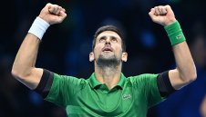 Ноле пак спечели Финалите на АТП, изравни се с Федерер