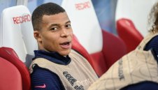 Звезда на Австралия се закани на Килиан Мбапе и Карим Бензема