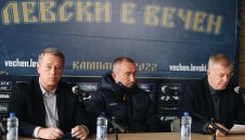 Левски не може без бащица