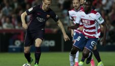 Ракитич псува играч на Манчестър Юнайтед + СНИМКИ