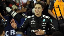 Ръсел е скептичен за титлата, въпреки силния старт на Мерцедес
