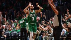 Тейтъм изубхна с 51, а Бостън разби Сиксърс и трагичния Ембийд