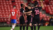 Преследването продължава! Реал се справи лесно с Гранада