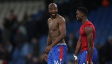 Наполи сменя Осимен с голаджия от Кристъл Палъс