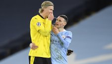 Автограф от Халанд? Съдията не бил фен на Ерлинг + СНИМКИ