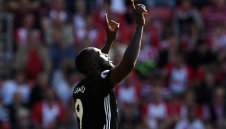 Юнайтед премина и през "светците", Лукаку герой + ВИДЕО