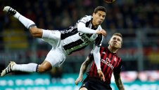 Милан прекъсна ужасяваща серия срещу Юве и мечтае за титлата + ВИДЕО
