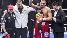 WBC разминава Кобрата и Дилиън Уайт