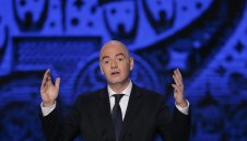 Инфантино към Модрич: А ако спечелиш мач с тази система?