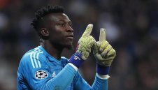 Намалиха наказанието на вратаря на Аякс