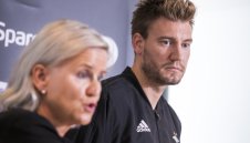 Гаджето на Лорда се пусна по голо дупе + СНИМКИ