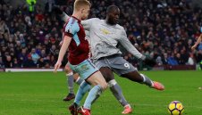 Юнайтед надцака Бърнли и продължава с победите