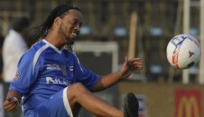 Светът спира, когато я гали най-щастливият човек на земята + ВИДЕО