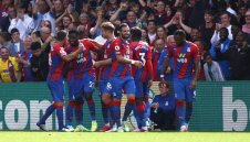 Дебютант шокира Тотнъм с два гола, Палас отнесе Шпорите с 3:0