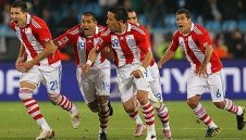 Дузпи пратиха Парагвай на 1/4-финал