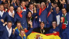 Европейците отново вдигнаха "Райдър Къп"