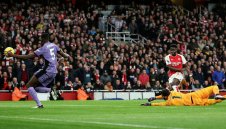 Арсенал срази Ливърпул! 3:1 за лондончани след два комични гола