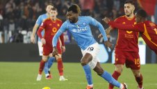 Рома тресна Наполи под дъжд от картони