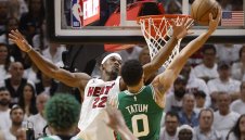 Бостън удари Маями и върна серията у дома