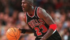  Умопомрачително! Фланелка на Майкъл Джордан счупи рекордите при спортни аукциони