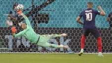 Швейцария препарира “петлите” с дузпи! Мбапе издъни Франция