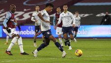 Във Вила бесни на ВАР, Невил и Карагър искат промяна